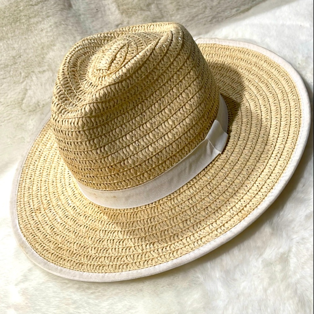 Fashion Straw Hat. White Trim